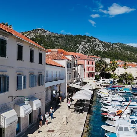 Hvar Riva 公寓 *