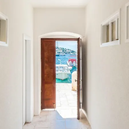 Hvar Riva *